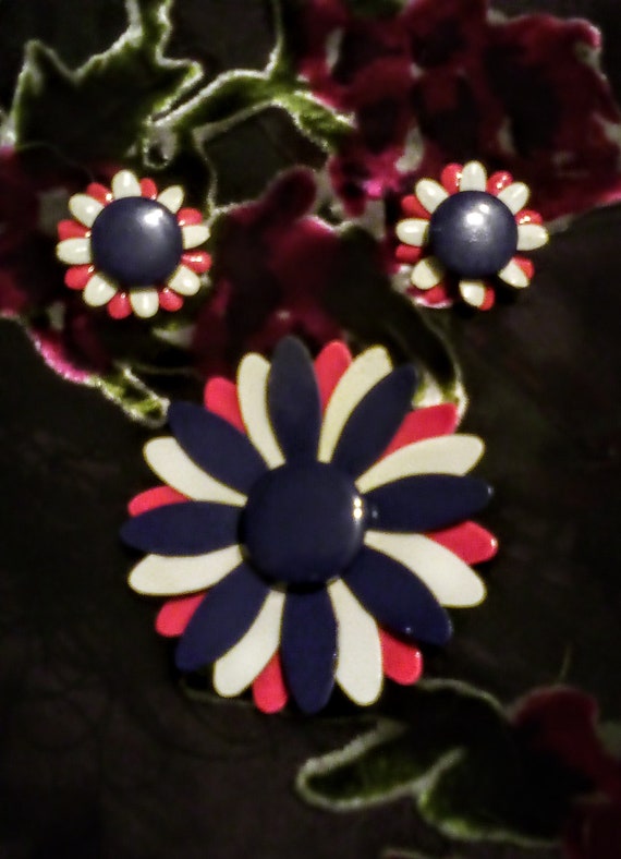 1960s FLOWER BROOCH & EARRING Set - Patriotic Fire