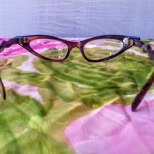 1950's GEEKY GLAMOUR True Vintage Faux Tortoiseshell Lucite Cats Eye Glasses with Cool Wavy Design Arms Good Condition image 6