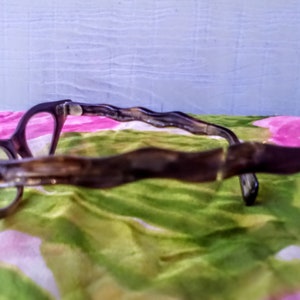 1950's GEEKY GLAMOUR True Vintage Faux Tortoiseshell Lucite Cats Eye Glasses with Cool Wavy Design Arms Good Condition image 4