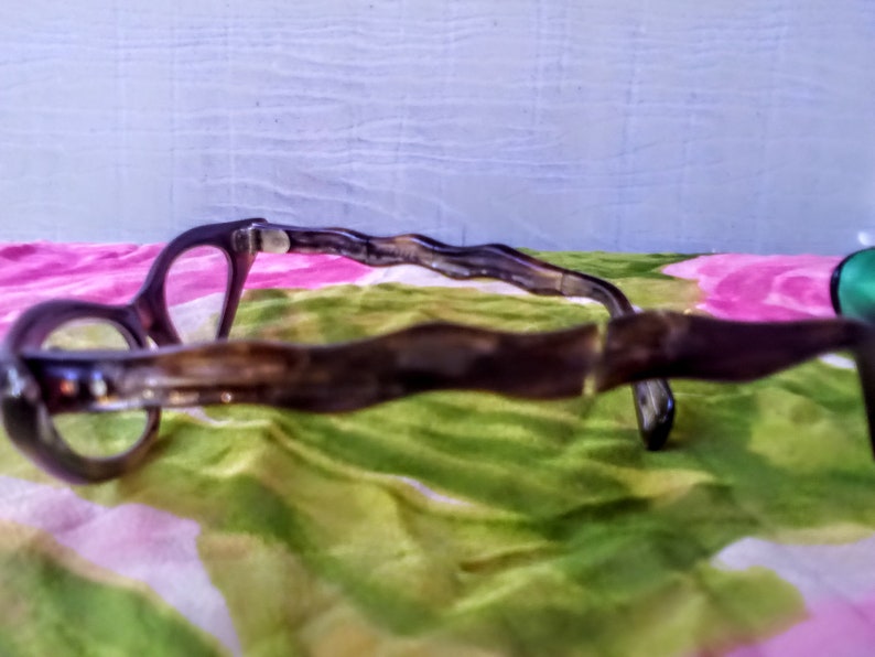 1950's GEEKY GLAMOUR True Vintage Faux Tortoiseshell Lucite Cats Eye Glasses with Cool Wavy Design Arms Good Condition image 4