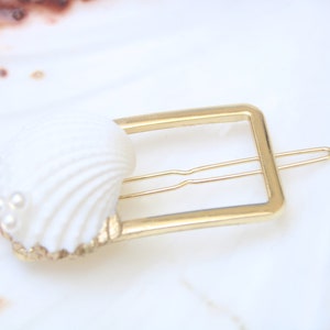 Gold Sea Shell Hair Clip: Coastal Hair Accessory with Faux Pearls