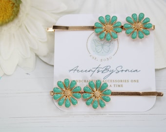 Horquillas con margaritas verde océano: Joyas florales doradas para el cabello (juego de 2)