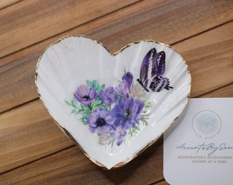 Purple Flower Garden Ring Dish//Scallop Seashell Trinket Dish//Unique//Ring Dish Shell//Coastal Charm Jewelry Holder//AccentsBySonia
