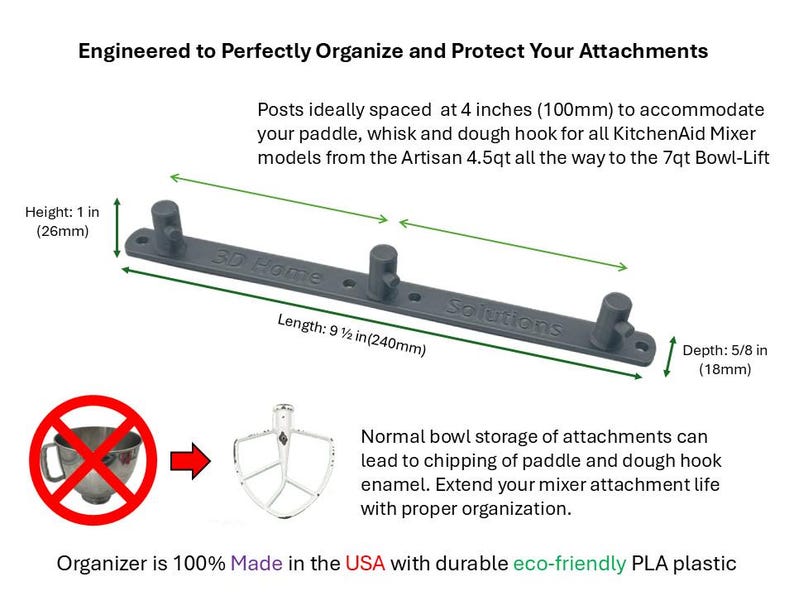 Op de afbeelding: Een grijze 3D Home Solutions organizer voor KitchenAid mixer hulpstukken. Het is 240 mm lang, 26 mm hoog en 18 mm diep. De tekst zegt dat het gemaakt is in de VS met milieuvriendelijk PLA-plastic.