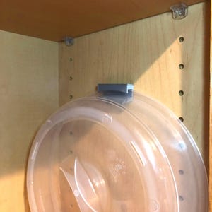 Microwave Food Cover Holder - Space-Saving Kitchen Hanger Fits Most Microwave Splatter Protectors