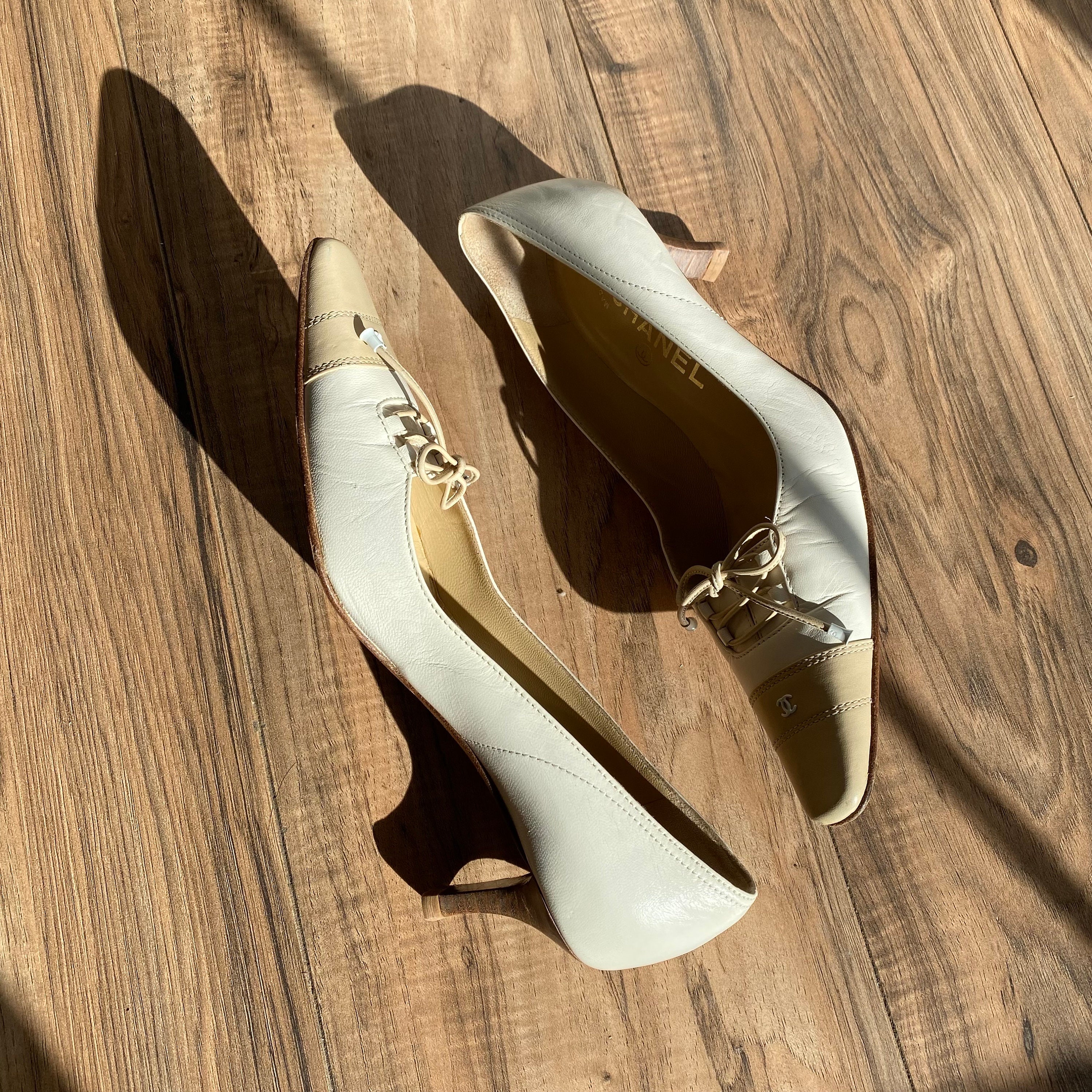 Chanel 2003 Lace-up Bow Beige / White Pointed Toe Pumps - Etsy