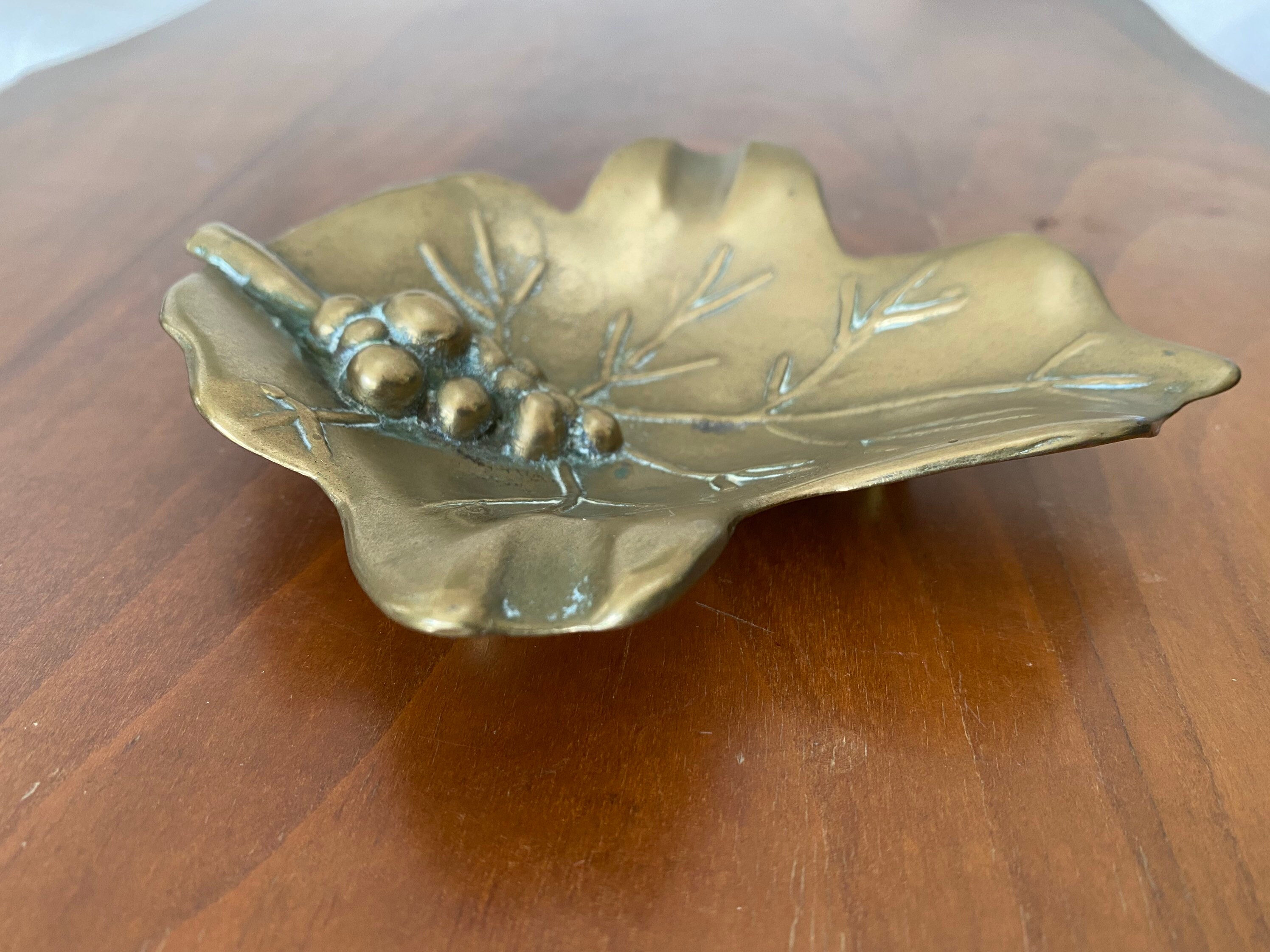 Coupelle Feuilles de Vigne Laiton Vintage Des Années 1960 Apple French Cooper Wine Grapes Déco Shabb