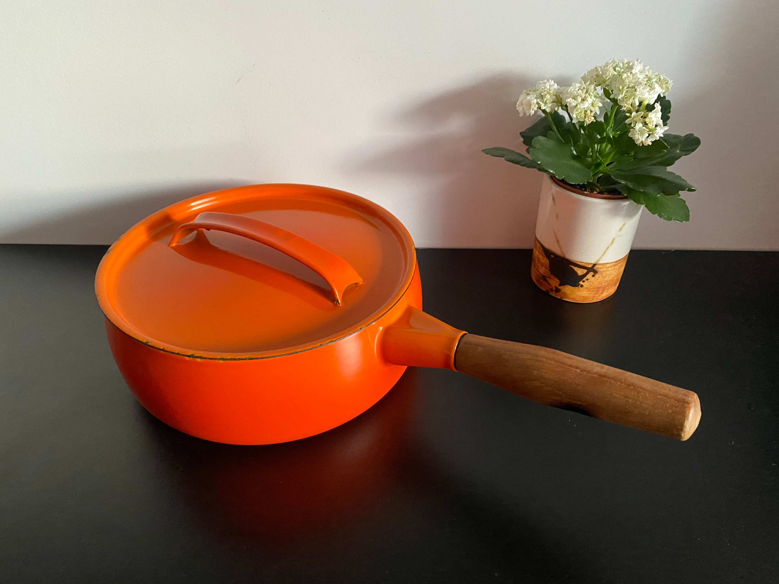 Casserole Poêlon en Tôle Orange Finlande Design Vintage 1960 Manche Bois Fer Pan Cocotte Poêle Poêlo