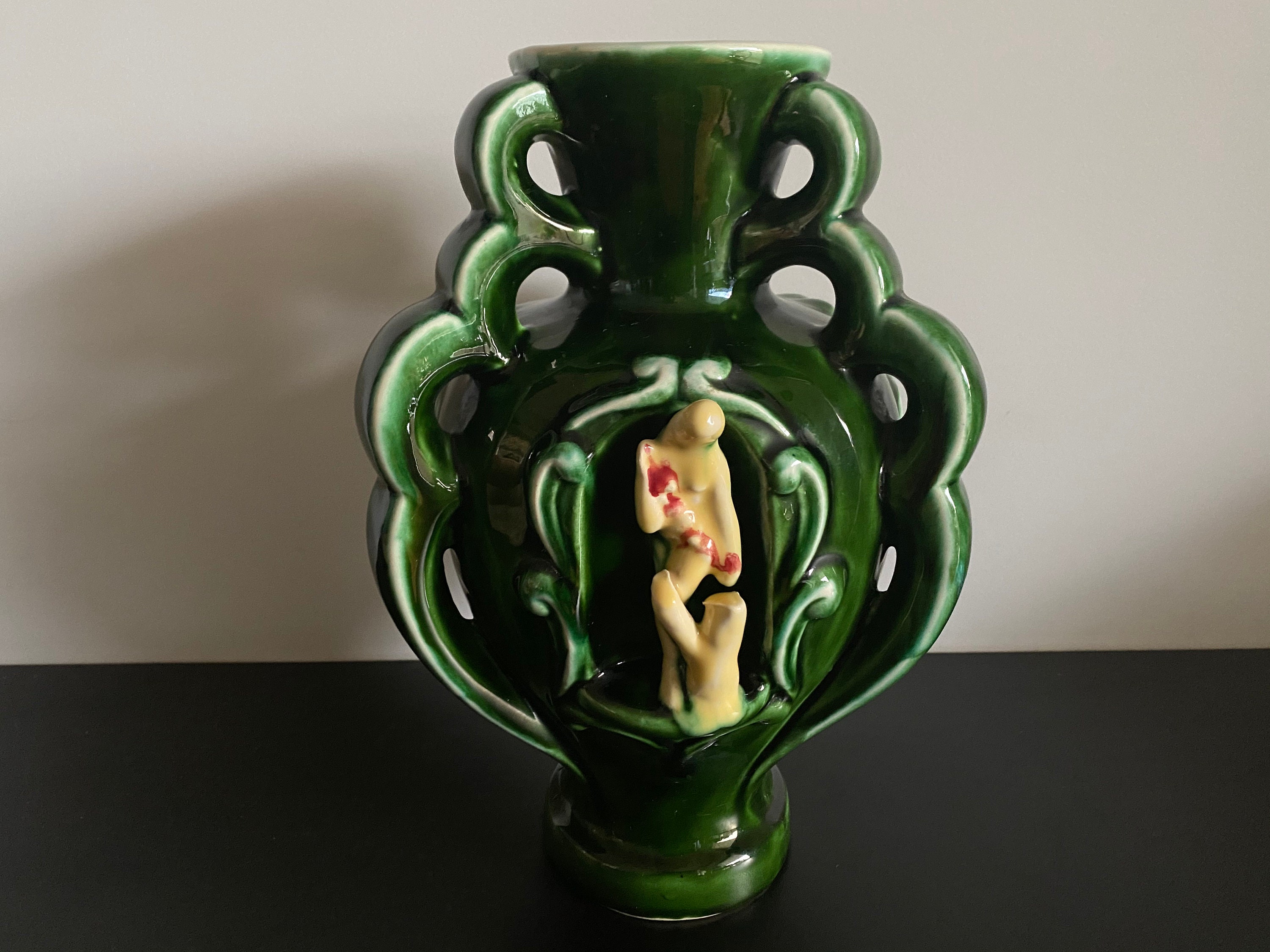 Vase en Barbotine Vert Trilobé Vintage Années 50 Typr Art Nouveau Ceramic Majolique Vase Shabbychic