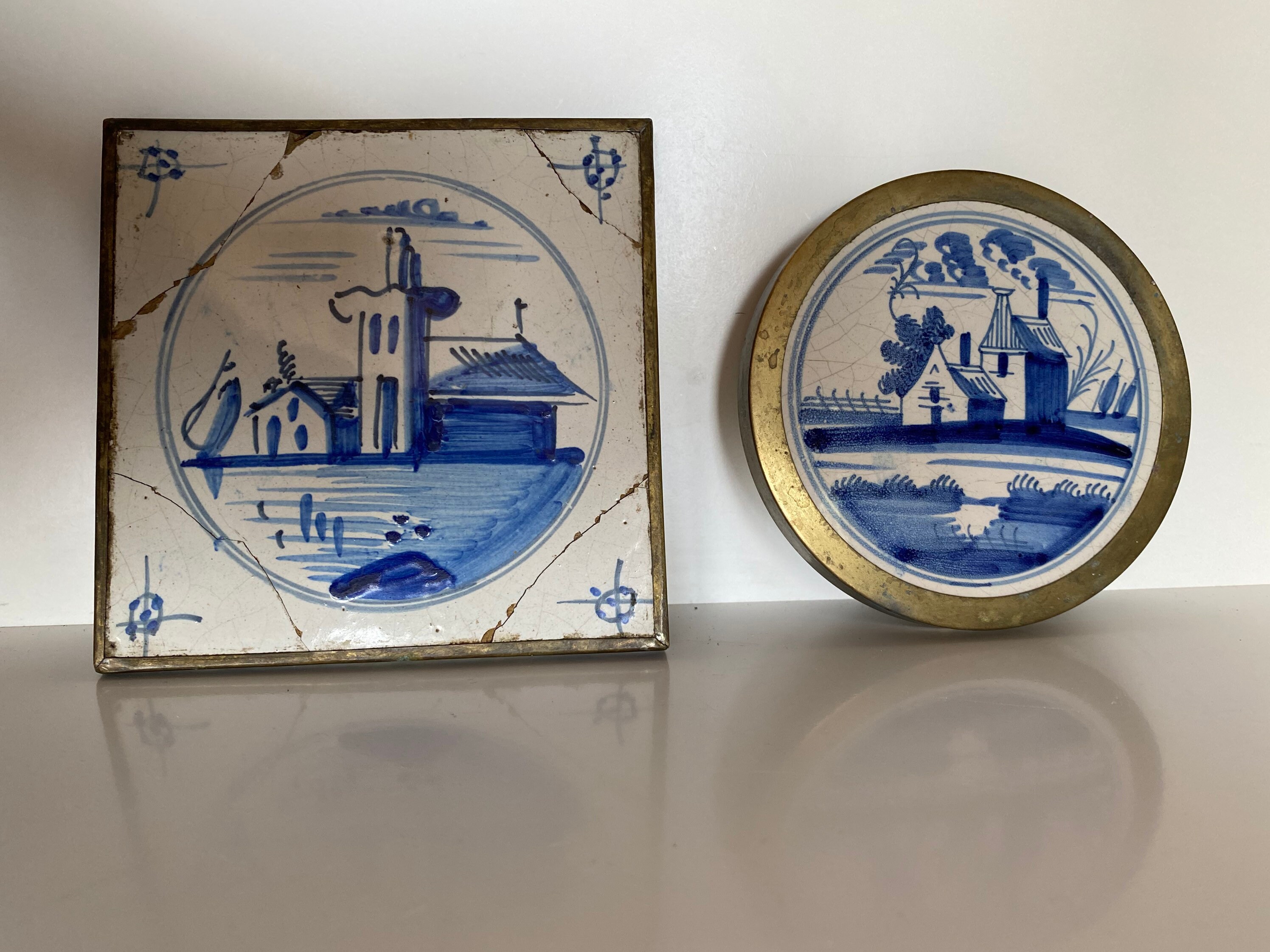 Dessous de Plat en Carreau Delft Ancien, Cerclage Laiton Vintage 1960 Antique Dutch Delft Tile Heatp