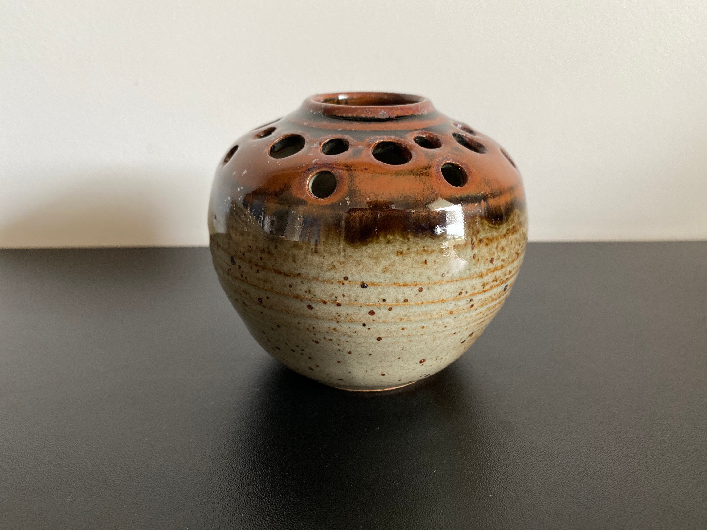 Pique Fleurs Grès Vintage Signé C Dangon à Salins France Forme Figue 1960/1970 Ikebana Bouquetiere S