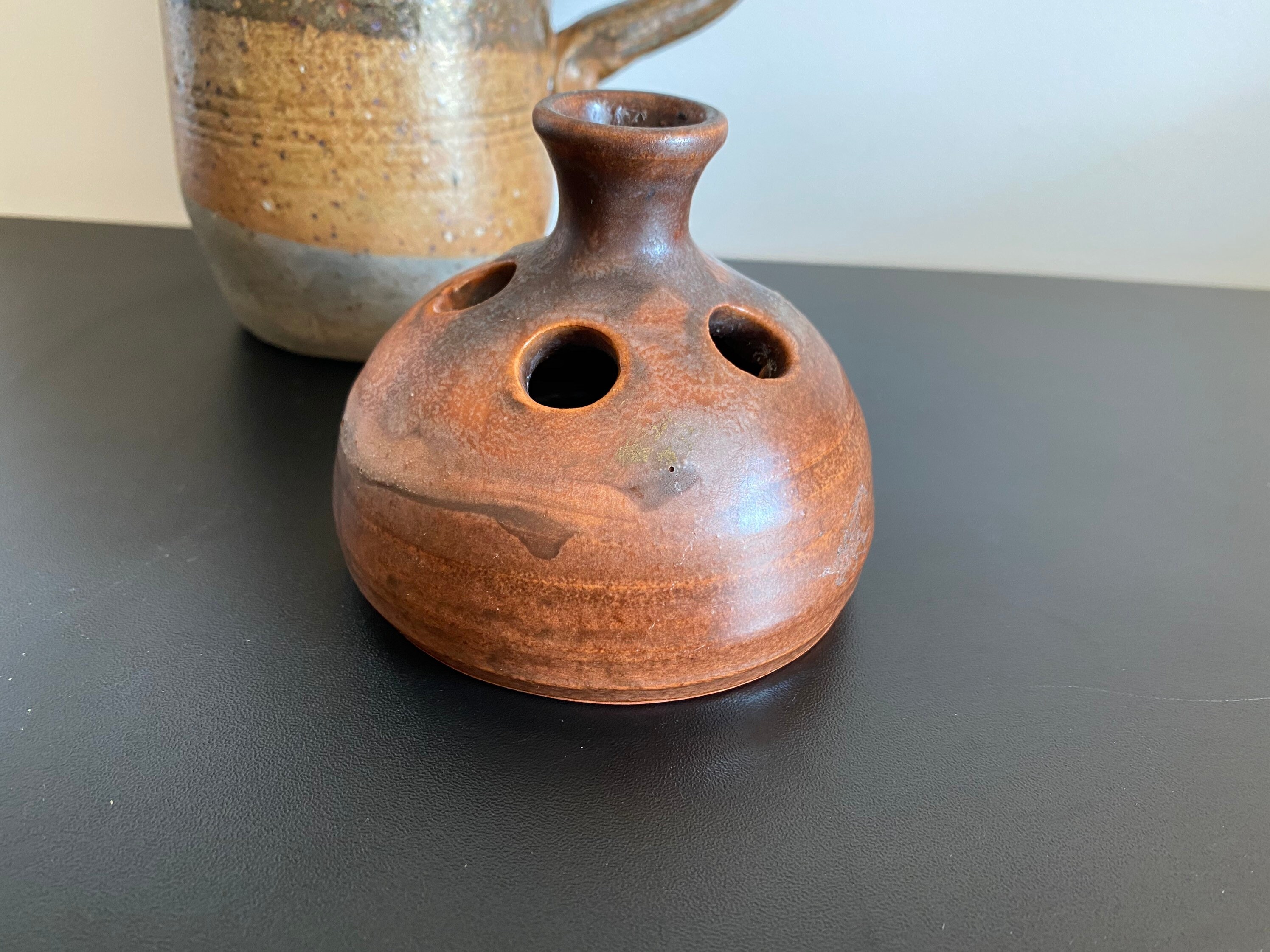 Pique Fleurs en Grès Vintage Ludovic à Salins France Fait Main Forme Figue 1960/1970 Ikebana Bouquet