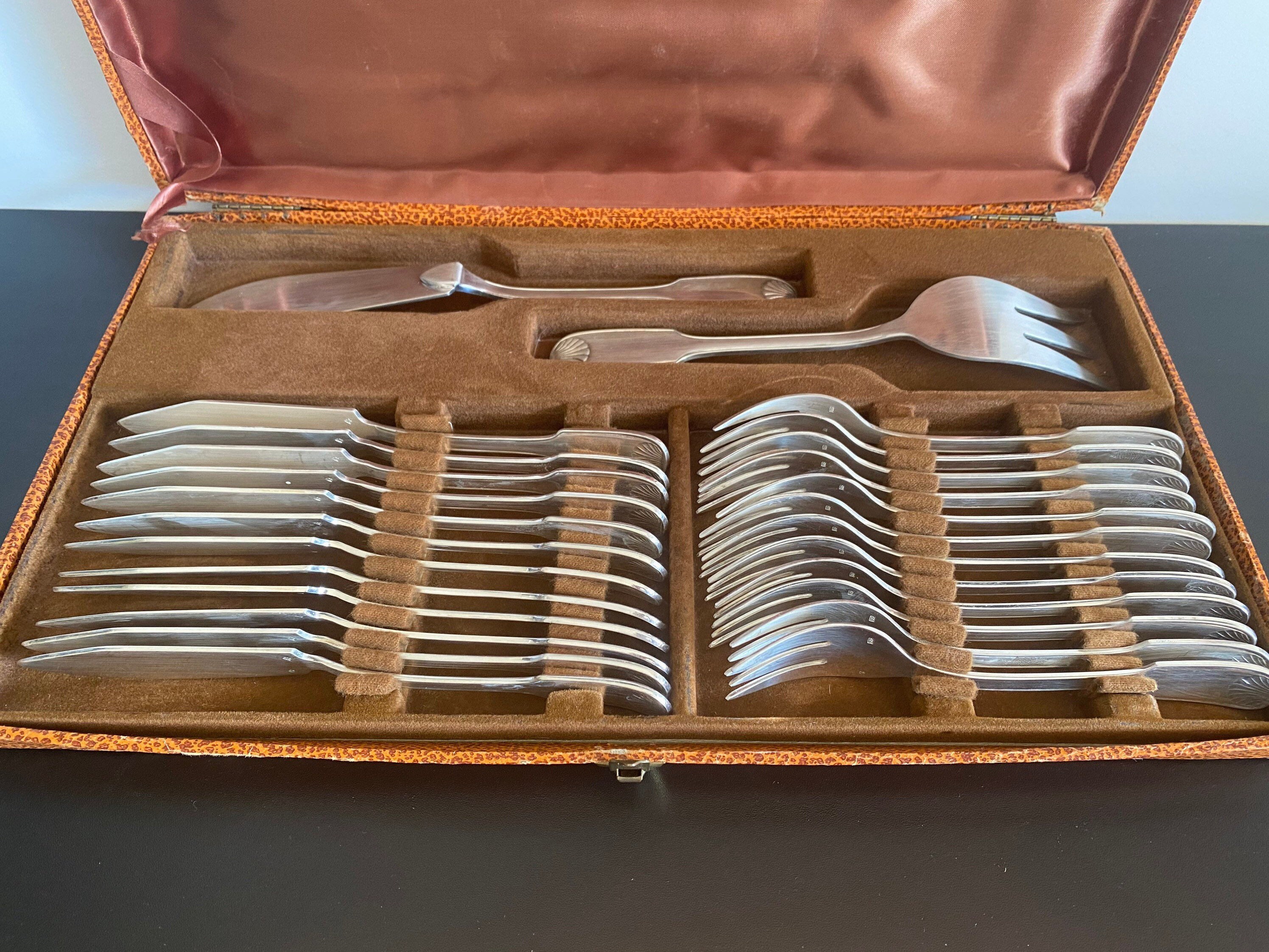 Ménagère Pour Poisson 26 Pieces Couverts en Métal Argenté Vintage 1960 Silverware Forks Spoons 12 Pa