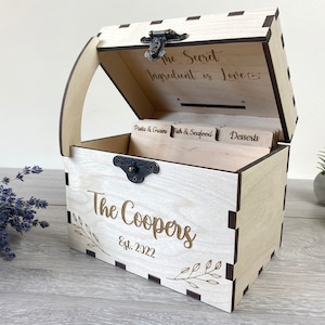 Scatola ricette 4x6 con divisori, scatola di cartoline di ricette personalizzate, regalo di compleanno per mamme, scatola di legno incisa personalizzata, regalo doccia nuziale personalizzato