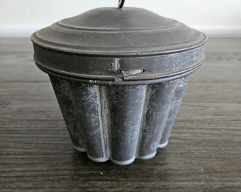 Vintage Cake/Bundt Mold