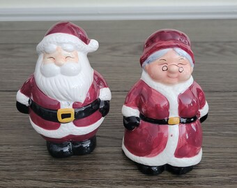 Vintage Mr & Mrs Claus Salt and Pepper Set