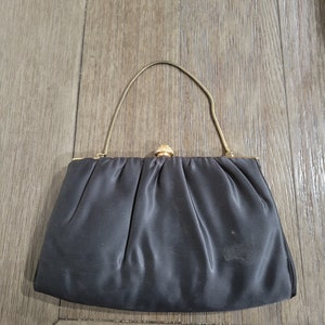 Cartera de mano vintage negra con cadena