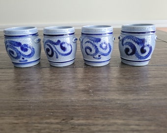 Set von 4 Vintage Crock/Keramik Tassen mit blauem Design