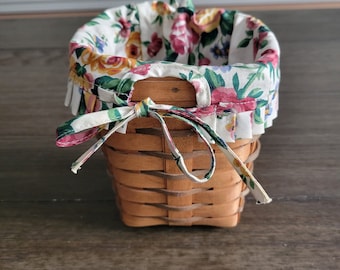Vintage 1989 Longaberger Basket with flowered liner