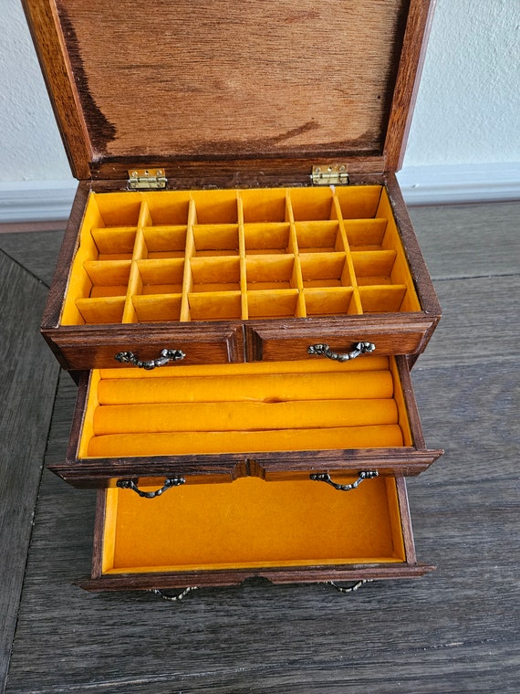 Vintage Music/Jewelry Box