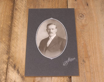 Cabinet Card - Photograph of a Gentleman