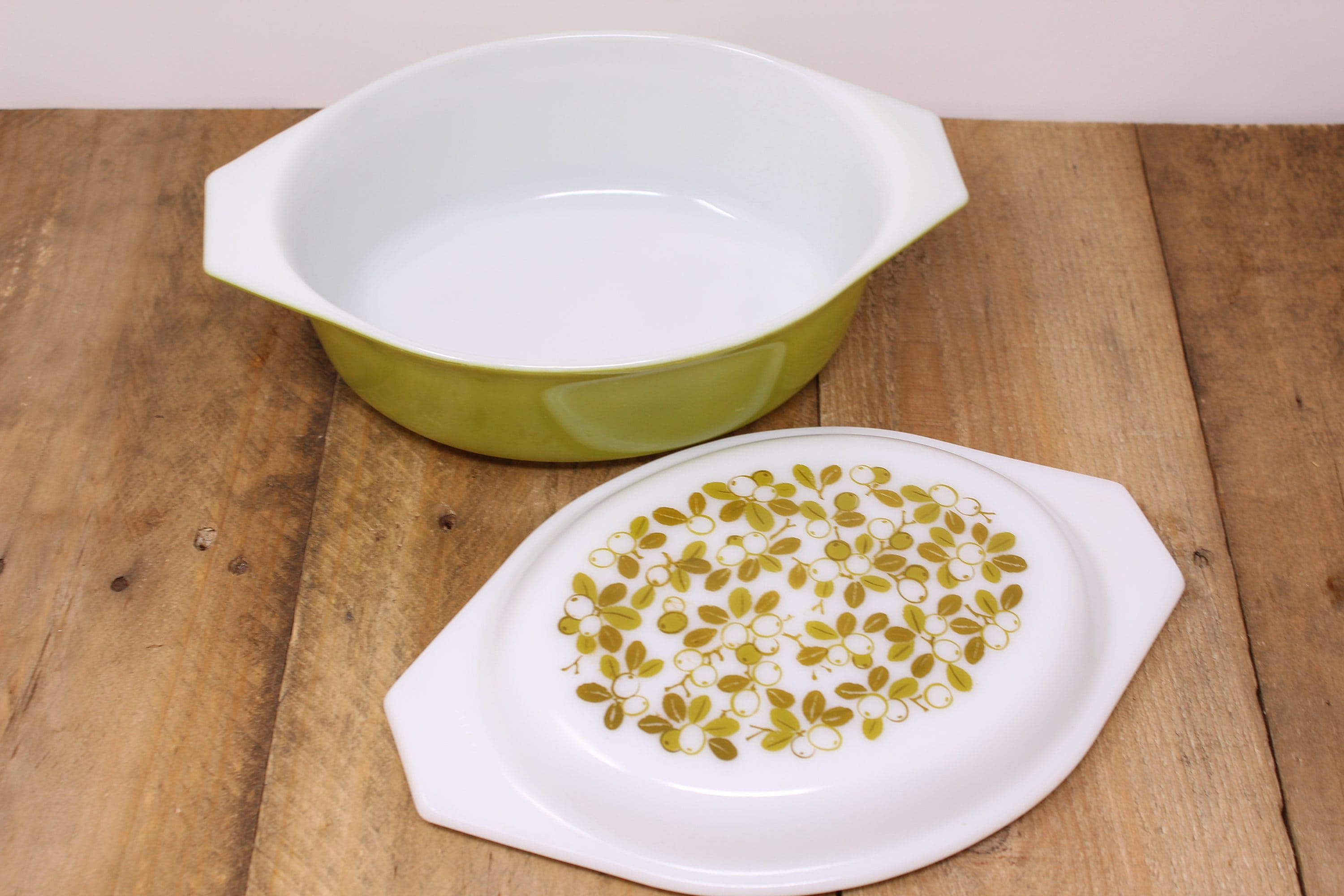 Vintage Pyrex Avocado/olive Green Covered Cassorole Dish - 6 Cups - Etsy