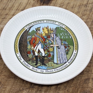 Wedgwood Children’s Stories Plate — The Tinderbox