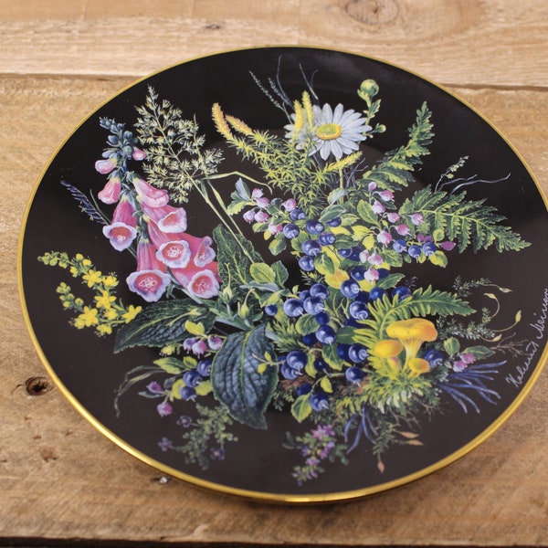 1991 Schumann Germany Floral Porcelain Plate "Heidelbeeren im Unterholz" - Collectable Plate