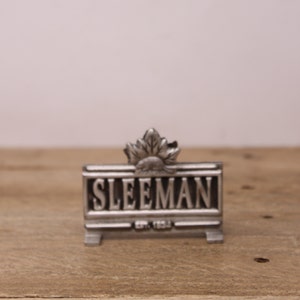 vintage Sleeman - porte-affiche en étain / porte-lettre / porte-cartes de visite