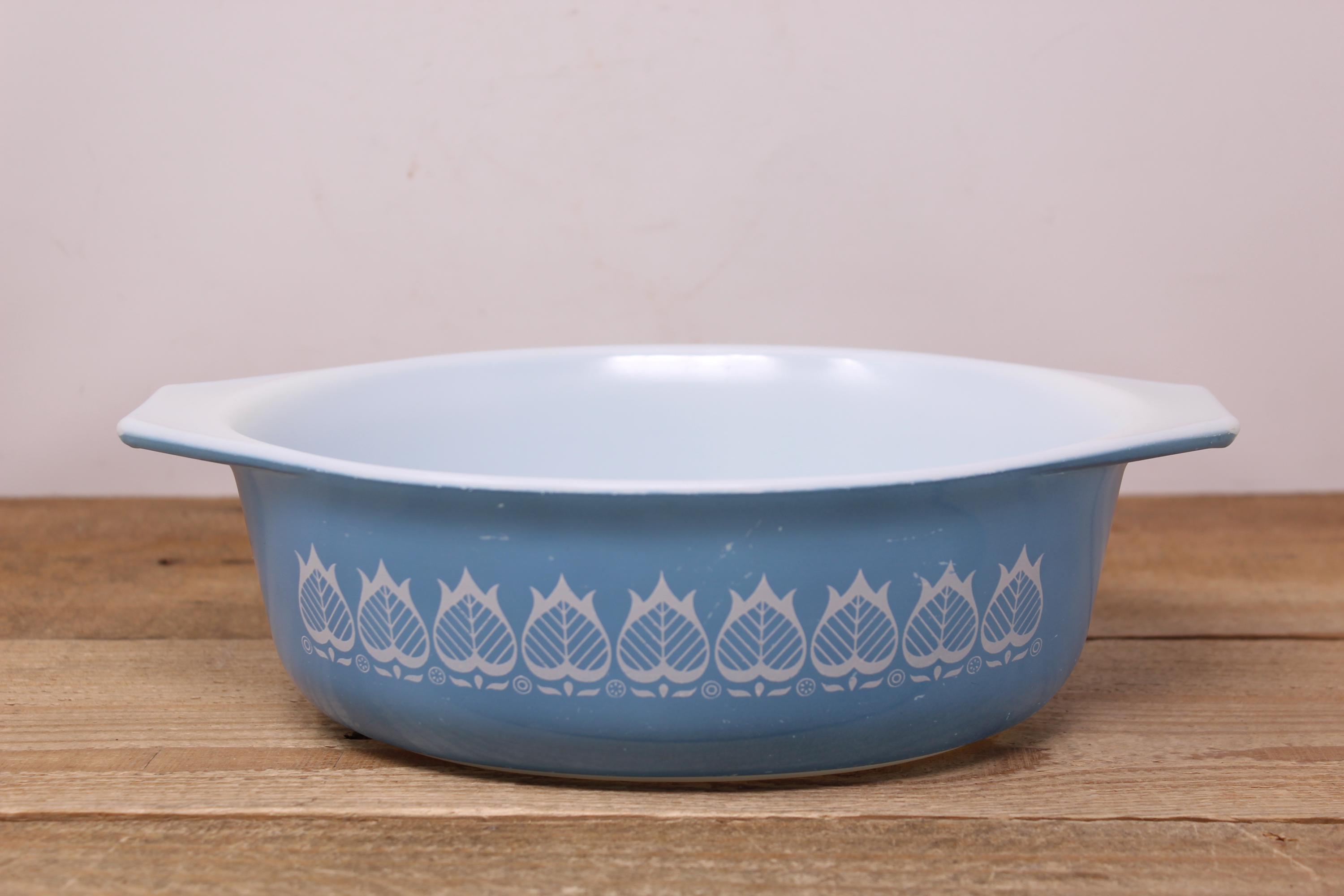Vintage Pyrex 043 Blue & White Tulip 1.5 Qt Casserole Dish - Made