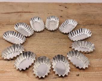 Set of 12 Oval Shaped Fluted Metal Tart Tins (2 Sizes) - Sweden