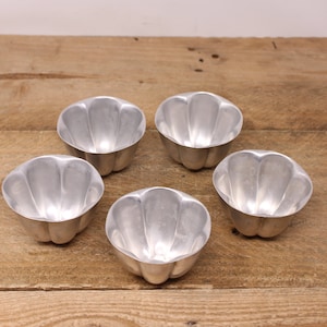 5 Vintage Aluminum Jello / Baking Moulds / Tins