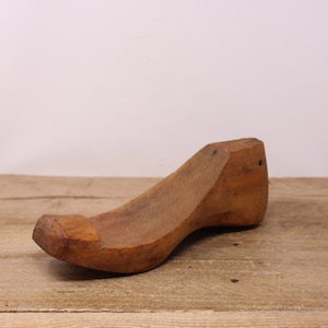 Antique Primitive Wooden Carved Cobbler&#39;s Shoe Form / Shoe Last