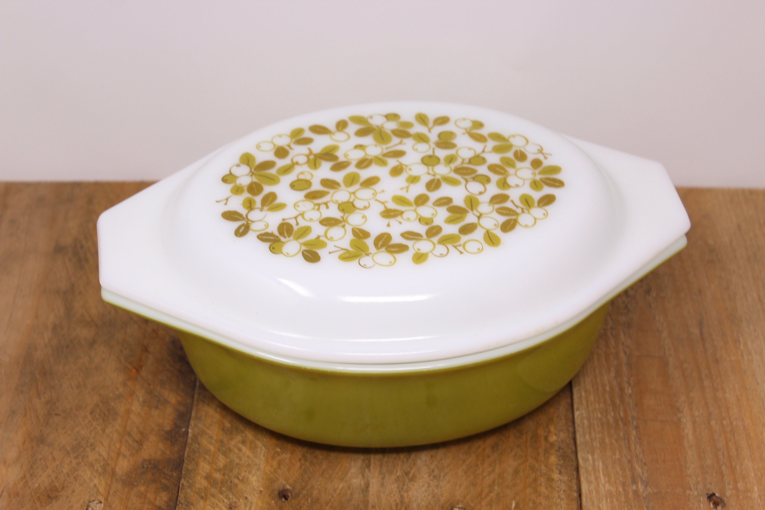 Vintage Pyrex Avocado/olive Green Covered Cassorole Dish - 6 Cups - Etsy