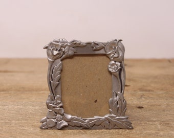 Vintage Small  Seagull Pewter - Floral Design Frame - PF66