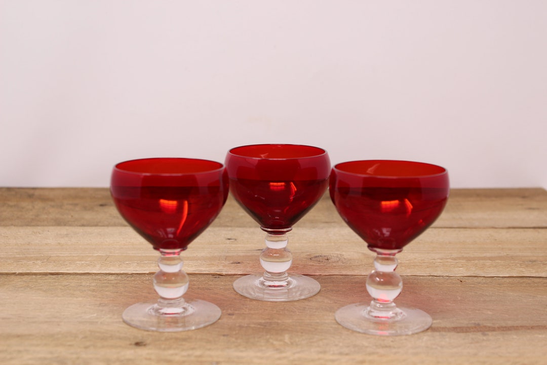 Copas de agua roja vintage con tallo de bola transparente Copas de