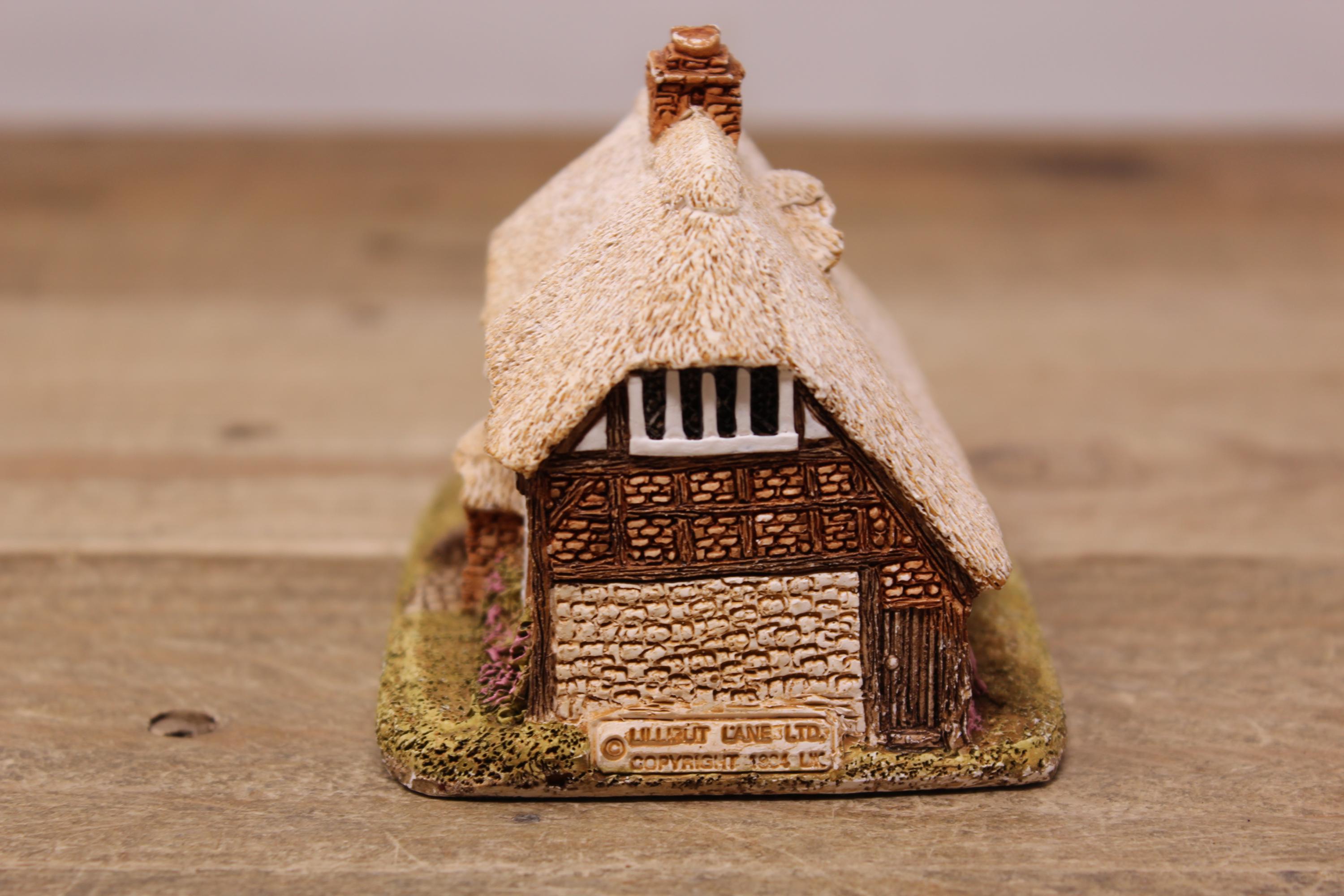 Lilliput Lane Honeysuckle Cottage – Handmade English Cottage