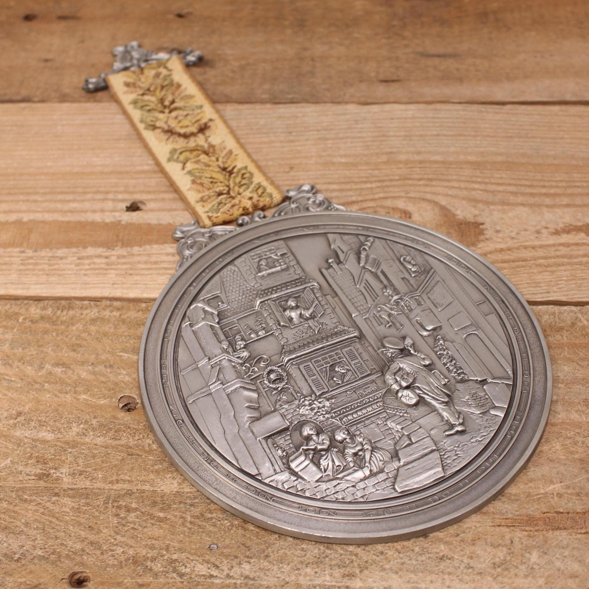 Vintage Zinn Becker Gravur Pewter Wall Hanging - Filigran