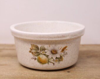 Vintage Blue Mountain Pottery Country Charm - Kitchen Bowl / Casserole Dish 7 1/4"