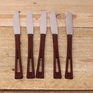 5 Vintage Stanley Steak Knives with Brown Bakelite Handles
