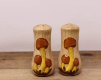 Vintage Ceramic Mushroom Design Salt & Pepper Shakers