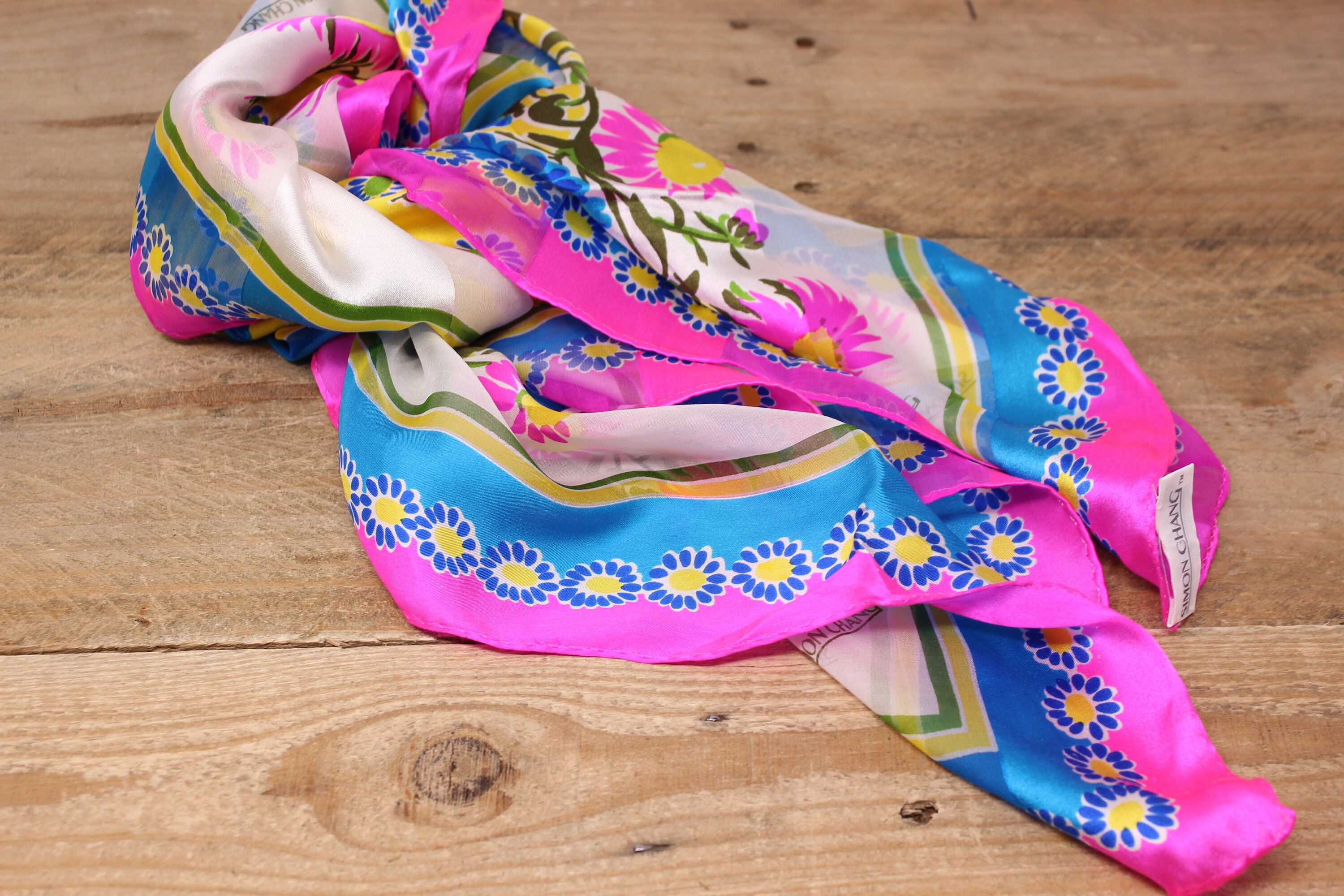 Foulard En Soie De Créateur Simon Chang - Occasion En Bon état