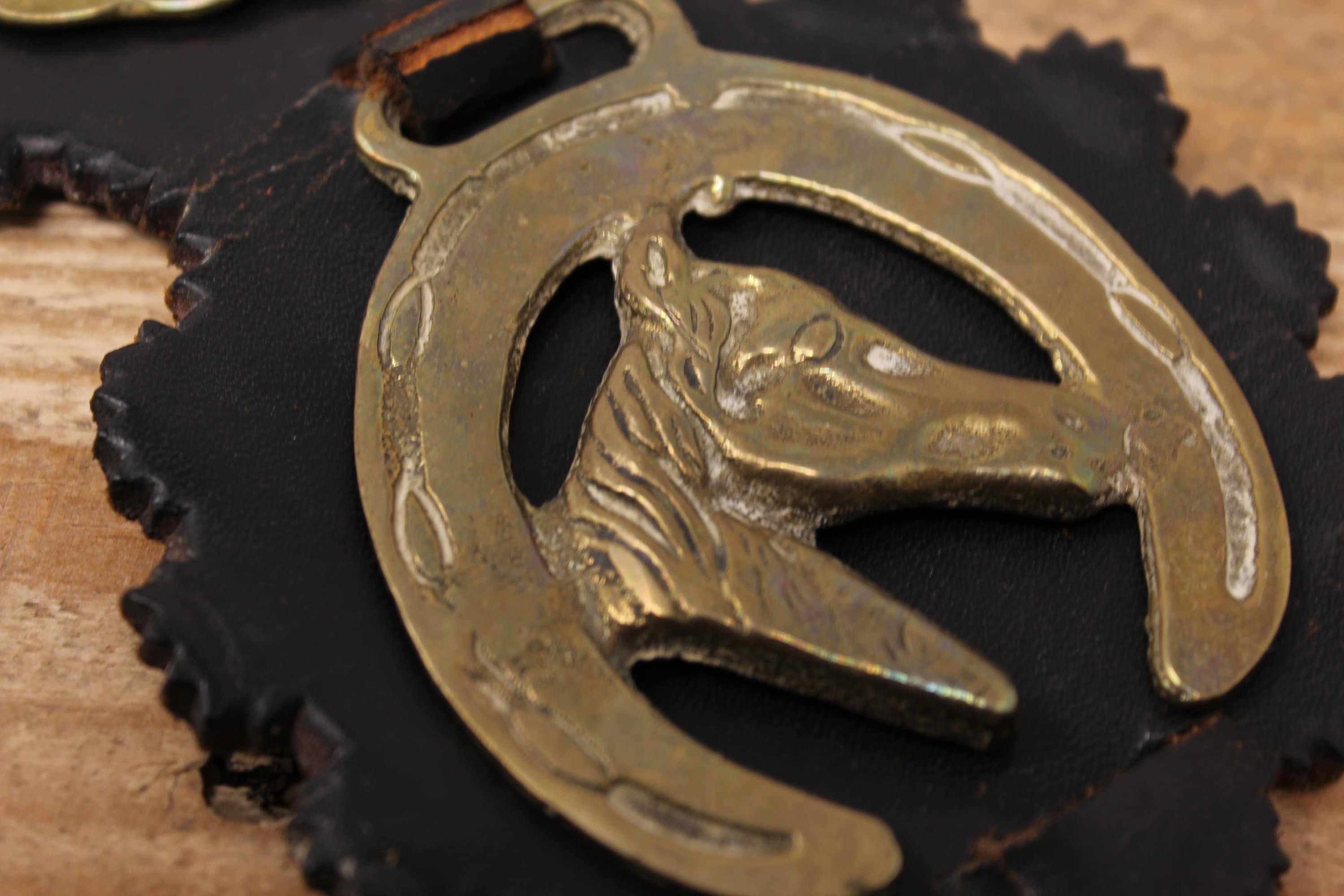 ANCIENNE DECORATION DE HARNAIS POUR CHEVAL, laiton, Angleterre, horse