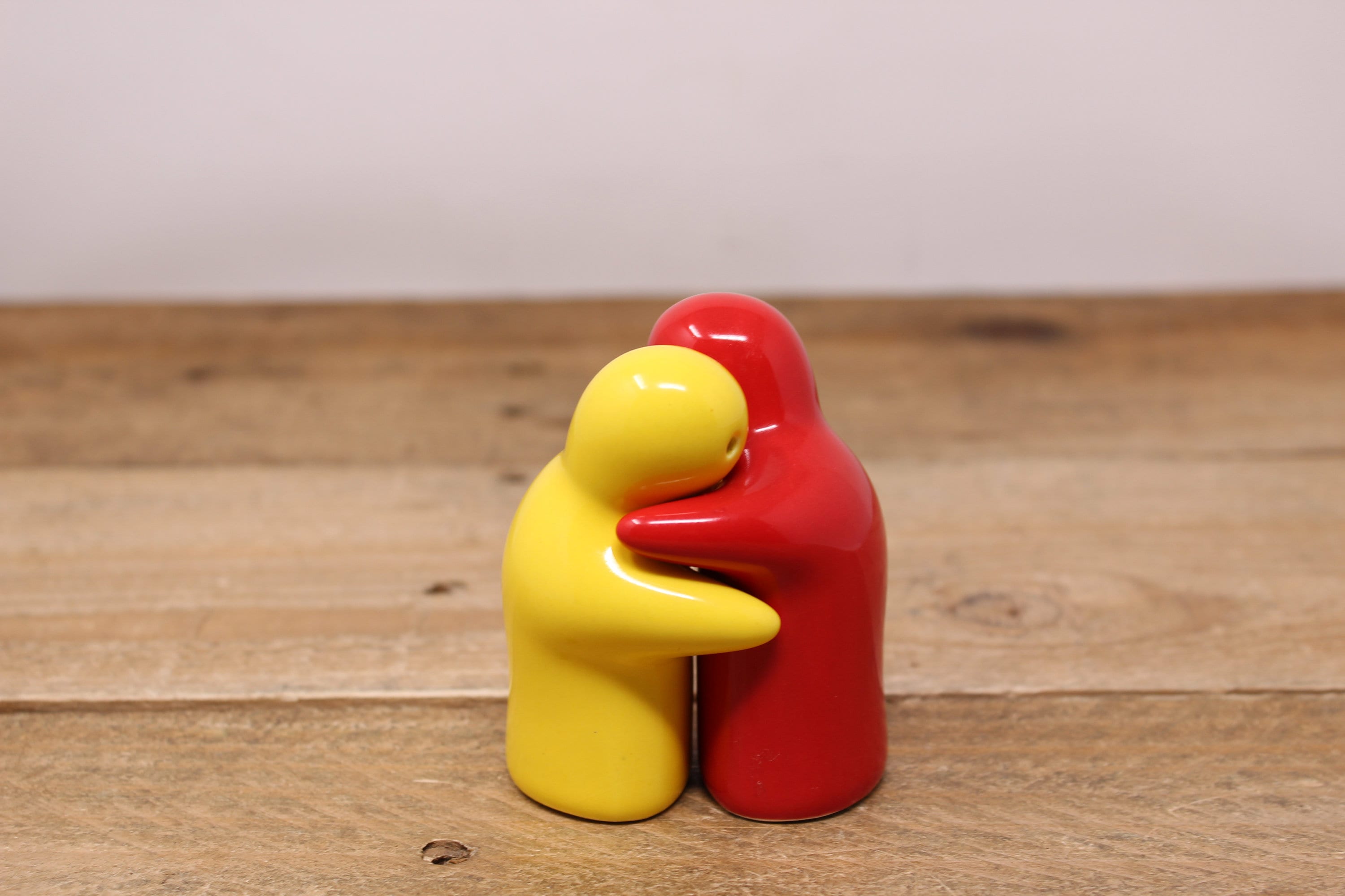 Hug Salt and Pepper Shaker — Curve ID