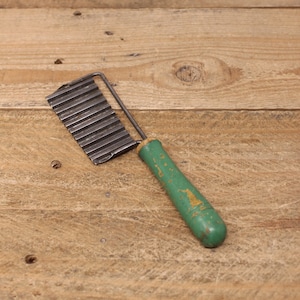 Vintage Metal Crinkle Cutter / Slicer with Green Wooden Handle