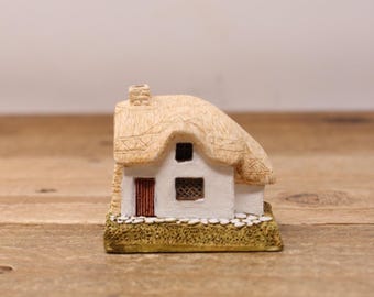 WINTER'S WONDER House Figurine, Lilliput Lane, A Year in an