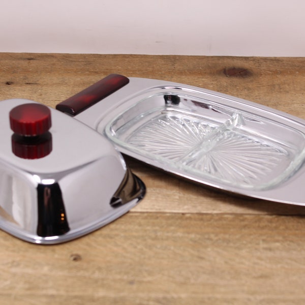 Mid-Century-Modern Glo-Hill Gourmates Chrome Beurrier avec insert en verre divisé - Poignées et bouton en bakélite rouge cerise