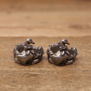 2 ronds de serviette en étain mouette canard et motif floral
