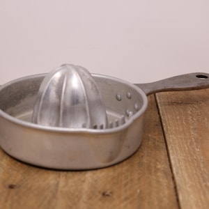 Vintage Kwicky Juicer - Manual Aluminum Lemon / Citrus Juicer