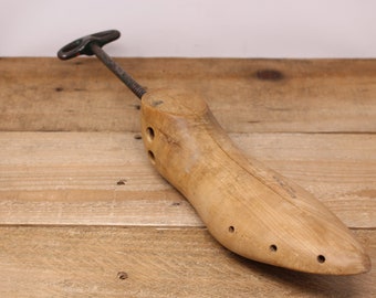 Vintage Belcher Wooden Shoe Stretcher/Spreader - Men's Size 00 (10 1/2 - 12)